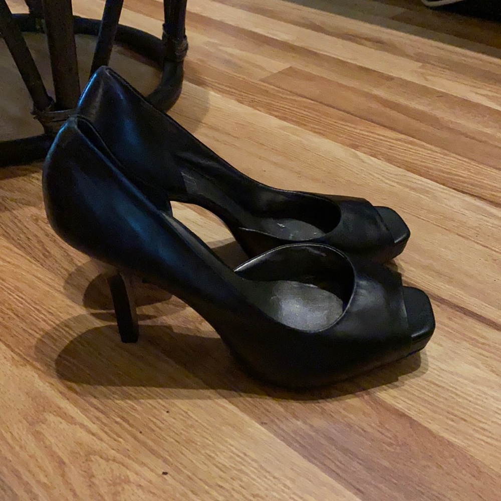 Jessica Simpson size 8.5 peep toe pump